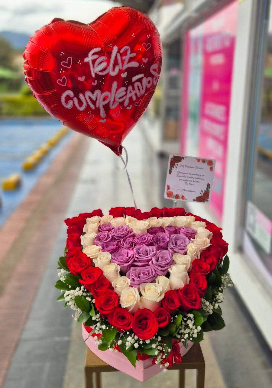 2025/03/1000967226-scaled.jpg Corazón de rosas tres colores Globo Personalizado