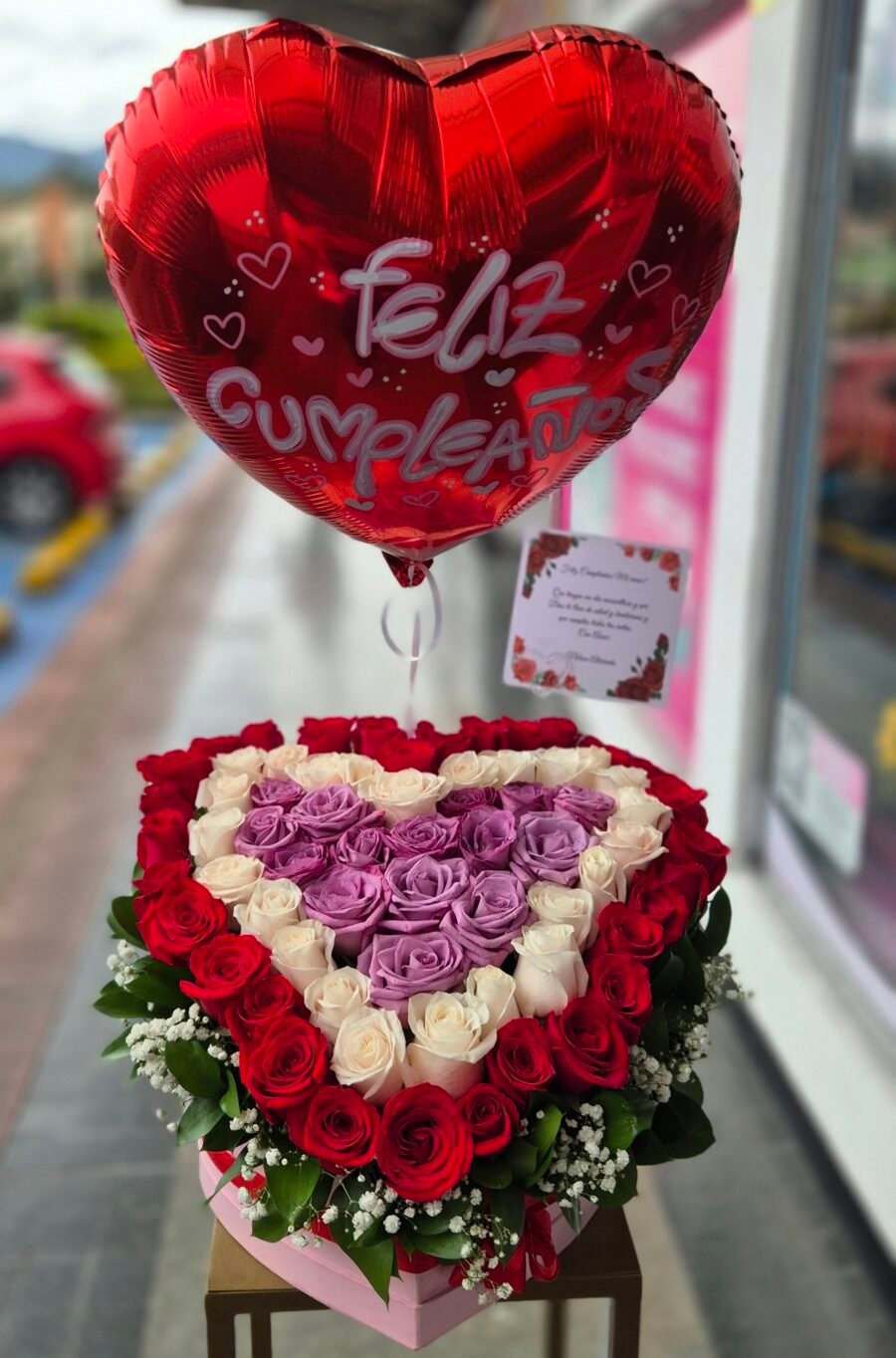 2025/03/1000967232-scaled.jpg Corazón de rosas tres colores Globo Personalizado