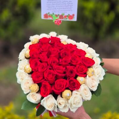 Corazón 36 Rosas y Ferrero