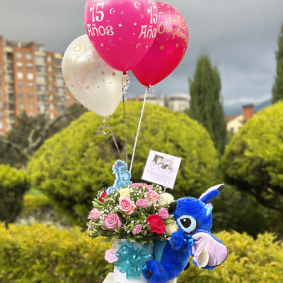 Arreglo 15 años con globos y peluche