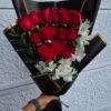 Bouquet 12 rosas con astromelias