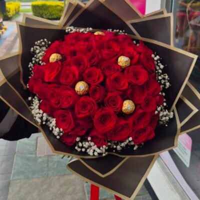 Bouquet 75 Rosas Rojas y 6 ferrero