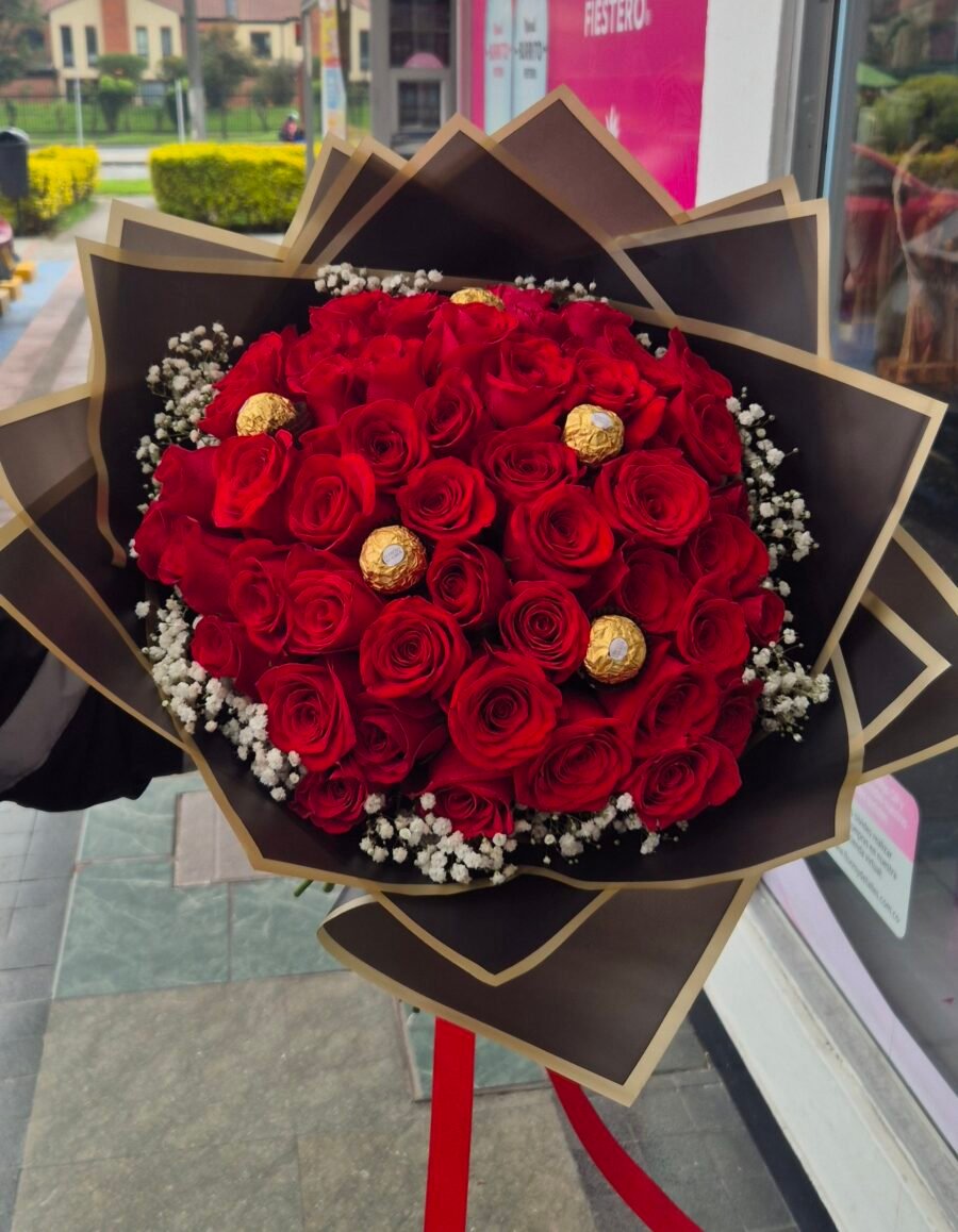 2026/09/1000886878.jpg Bouquet 75 Rosas Rojas y 6 ferrero