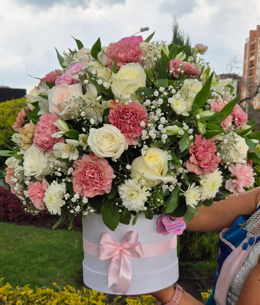 Arreglo Floral Rosas y Claveles