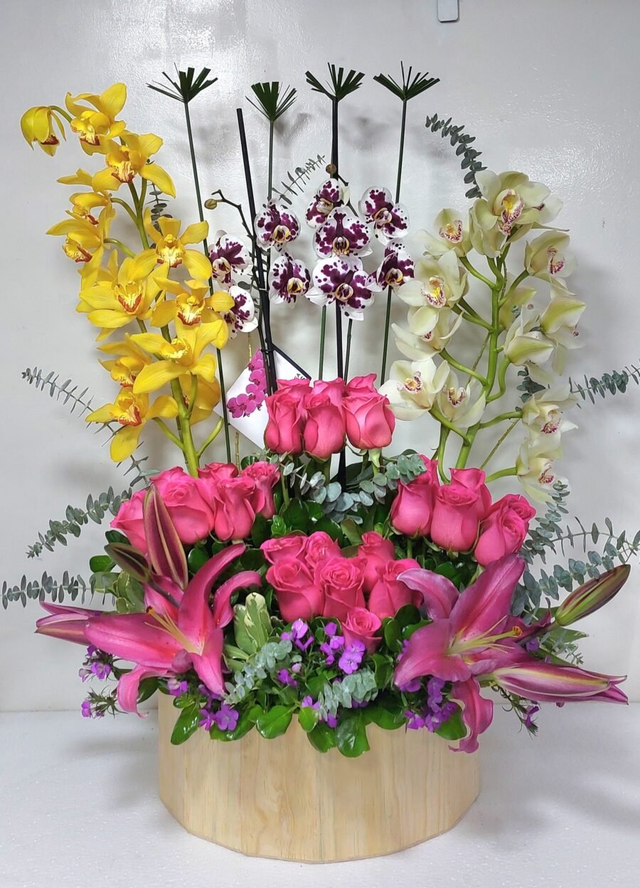 Jardin de Orquideas, rosas y lirios