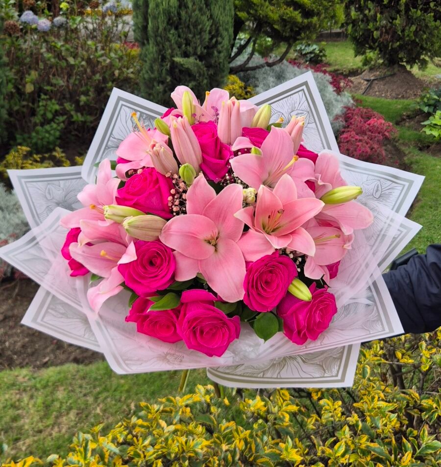Bouquet 6 lirios 24 rosas